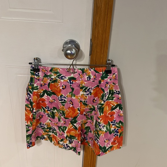 Zara Linen Shorts - Picture 2 of 5